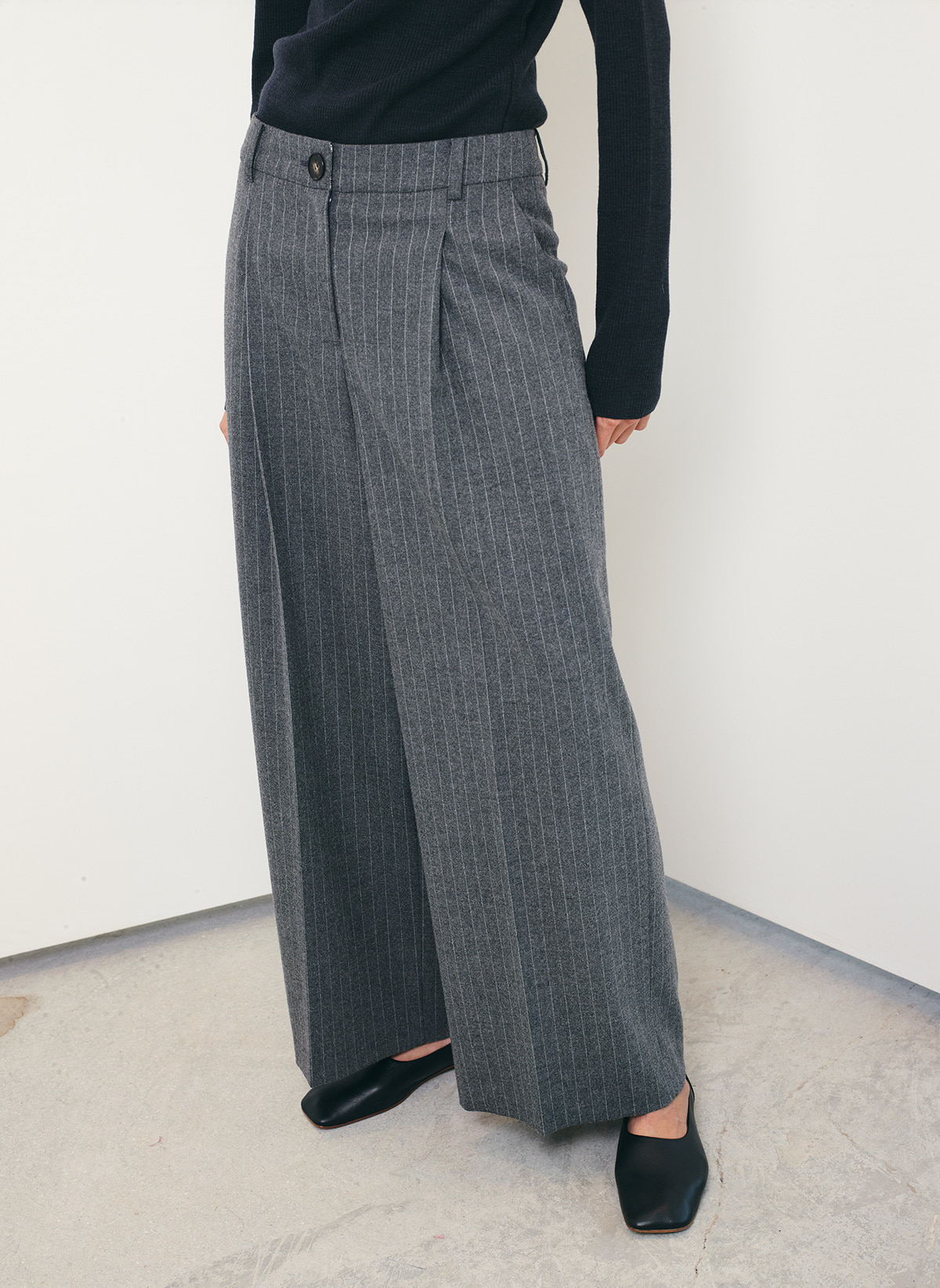 wool stripe pants (light gray)